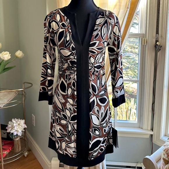 Analili V-neck Abstract Print Jersey Dress - Picture 4 of 6